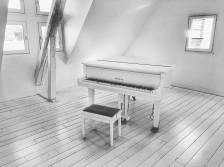 Piano blanc yamaha_maison de Erik Satie_Honfleur 2016.jpg
